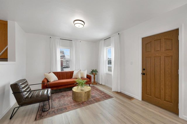 1735 E MASON STREET, Green Bay, WI 54302