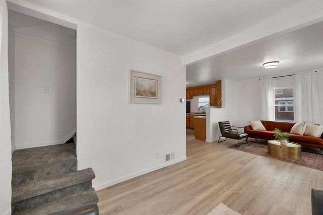 1735 E MASON STREET, Green Bay, WI 54302