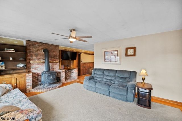 45 Church Rd, Holland Twp., NJ 08848