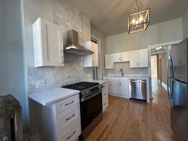 1513 N california Avenue 2F, Chicago, IL 60622