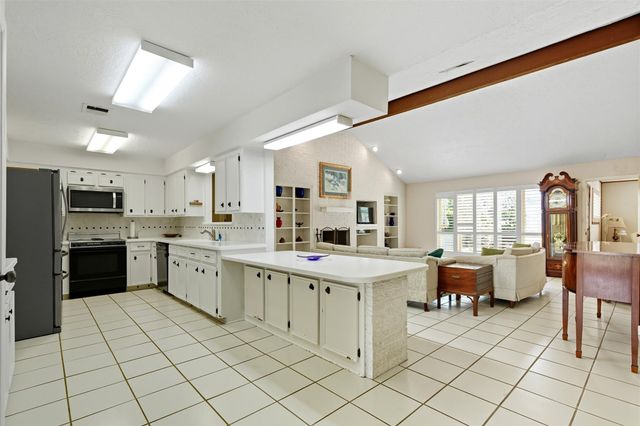 607 Tanglewood Drive, Friendswood, TX 77546