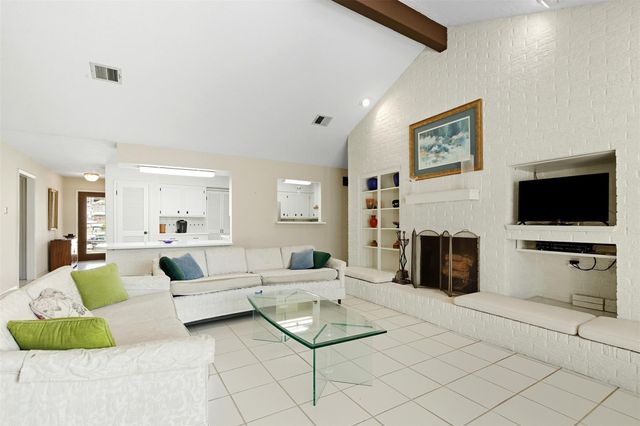 607 Tanglewood Drive, Friendswood, TX 77546