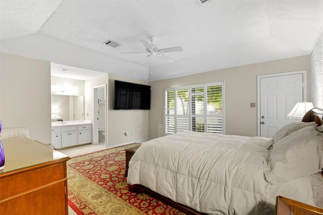 607 Tanglewood Drive, Friendswood, TX 77546