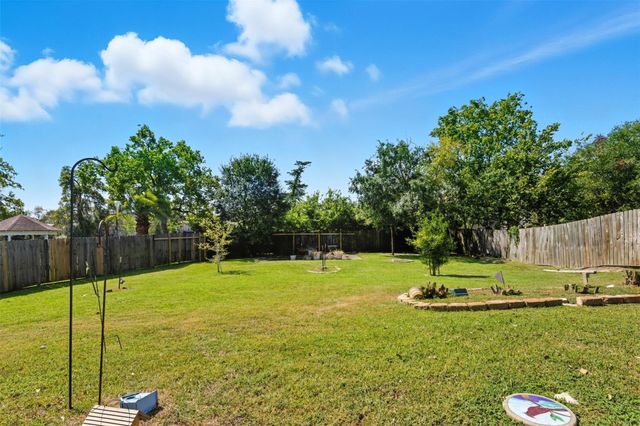 607 Tanglewood Drive, Friendswood, TX 77546