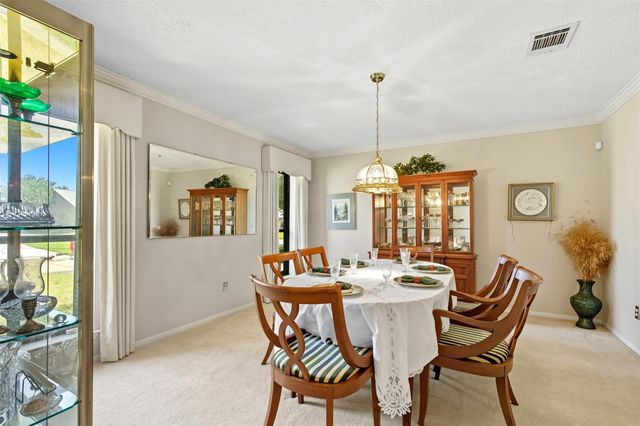 607 Tanglewood Drive, Friendswood, TX 77546