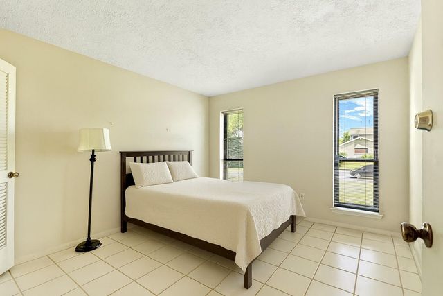 607 Tanglewood Drive, Friendswood, TX 77546