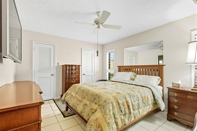607 Tanglewood Drive, Friendswood, TX 77546