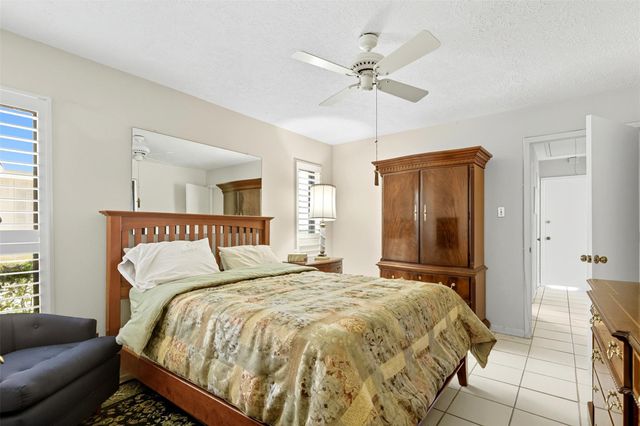 607 Tanglewood Drive, Friendswood, TX 77546