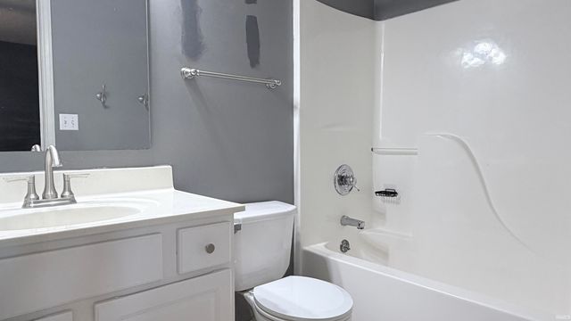 200 E Evergreen Road, Evansville, IN 47711