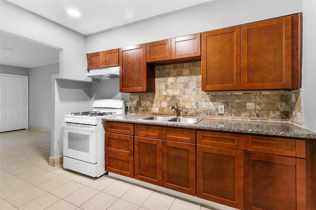 4401 Denmark Street, Houston, TX 77016