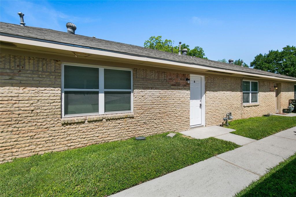 4401 Denmark Street, Houston, TX 77016