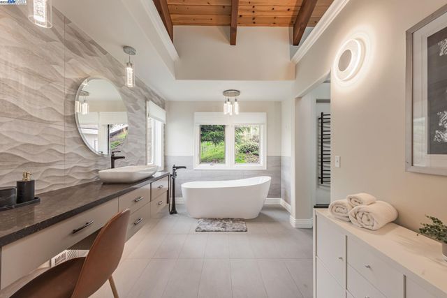 1125 Bollinger Canyon Rd, Moraga, CA 94556