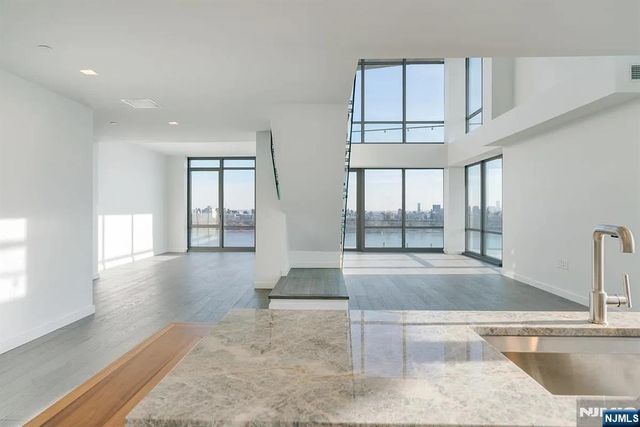 320 Adolphus Avenue 316, Cliffside Park, NJ 07010