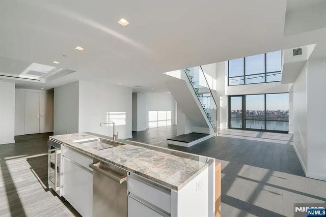 320 Adolphus Avenue 316, Cliffside Park, NJ 07010