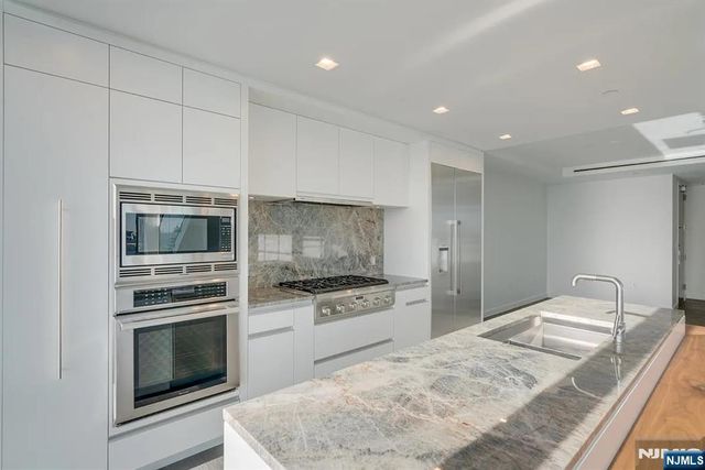 320 Adolphus Avenue 316, Cliffside Park, NJ 07010