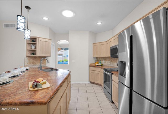 5876 W Cielo Grande Drive, Glendale, AZ 85310