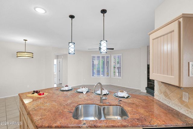 5876 W Cielo Grande Drive, Glendale, AZ 85310