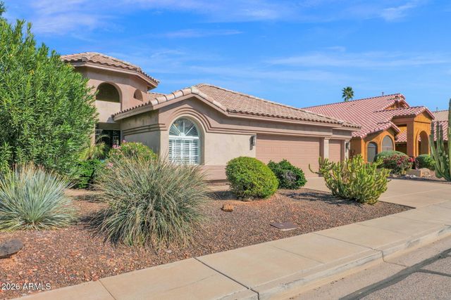 5876 W Cielo Grande Drive, Glendale, AZ 85310