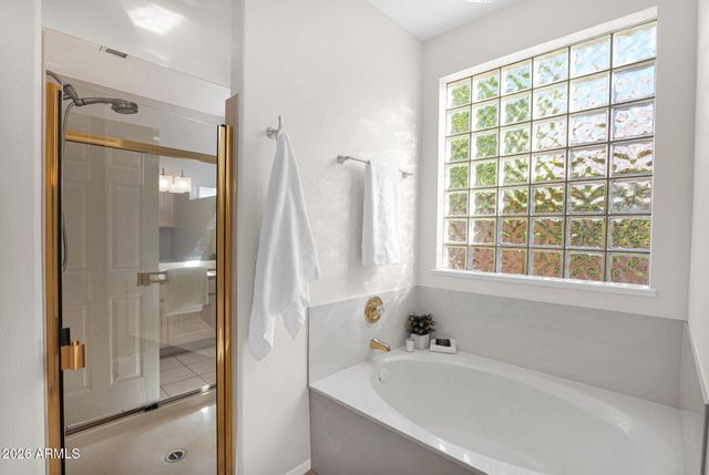 5876 W Cielo Grande Drive, Glendale, AZ 85310