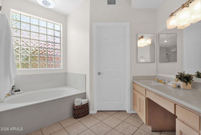 5876 W Cielo Grande Drive, Glendale, AZ 85310