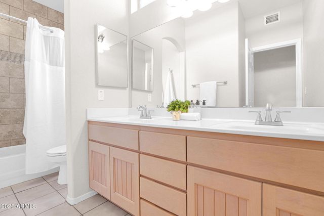 5876 W Cielo Grande Drive, Glendale, AZ 85310