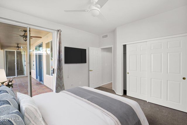 5876 W Cielo Grande Drive, Glendale, AZ 85310