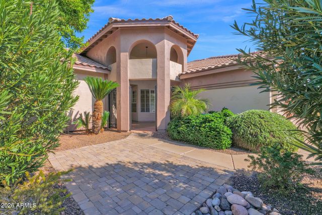 5876 W Cielo Grande Drive, Glendale, AZ 85310