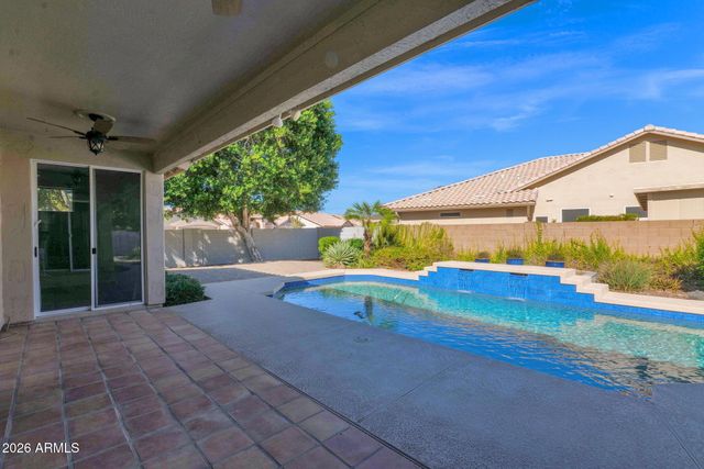 5876 W Cielo Grande Drive, Glendale, AZ 85310