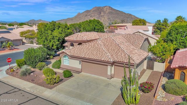 5876 W Cielo Grande Drive, Glendale, AZ 85310