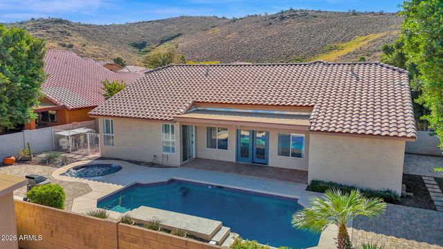 5876 W Cielo Grande Drive, Glendale, AZ 85310