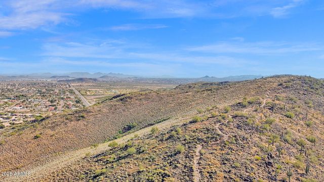 5876 W Cielo Grande Drive, Glendale, AZ 85310