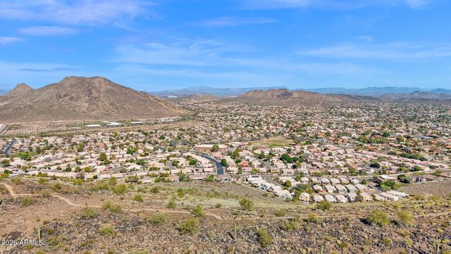 5876 W Cielo Grande Drive, Glendale, AZ 85310