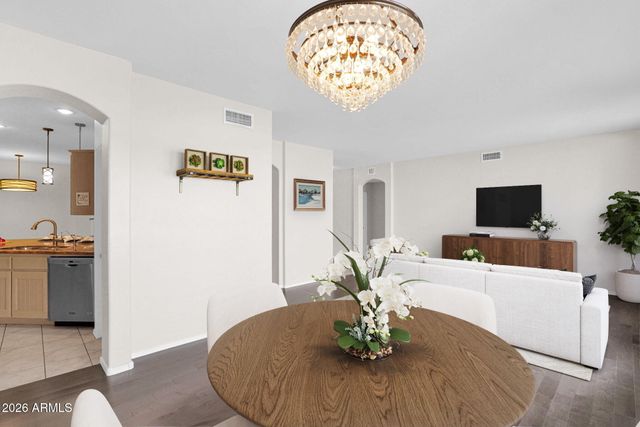 5876 W Cielo Grande Drive, Glendale, AZ 85310