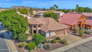 5876 W Cielo Grande Drive, Glendale, AZ 85310