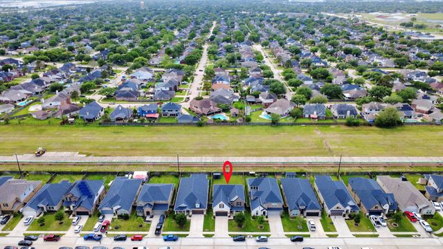 2226 Clements Shore Lane, La Porte, TX 77571