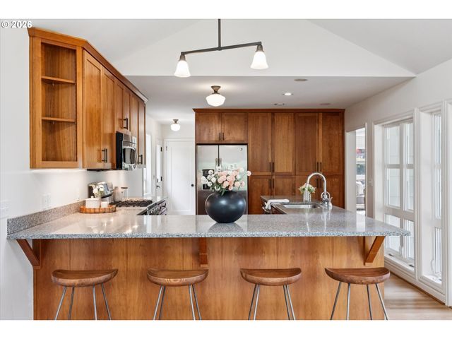4127 Sw 52ND Ave, Portland, OR 97221