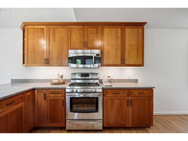 4127 Sw 52ND Ave, Portland, OR 97221