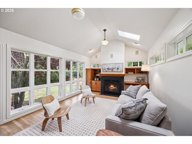 4127 Sw 52ND Ave, Portland, OR 97221