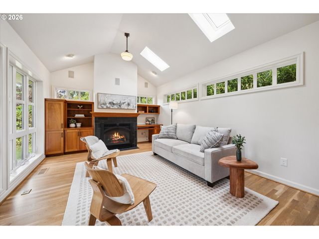 4127 Sw 52ND Ave, Portland, OR 97221