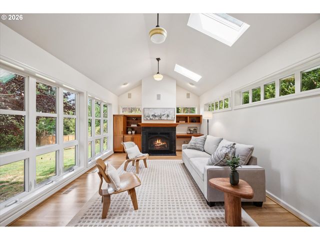 4127 Sw 52ND Ave, Portland, OR 97221
