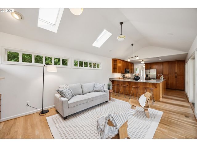 4127 Sw 52ND Ave, Portland, OR 97221