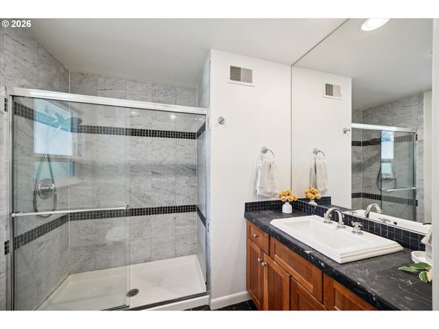 4127 Sw 52ND Ave, Portland, OR 97221