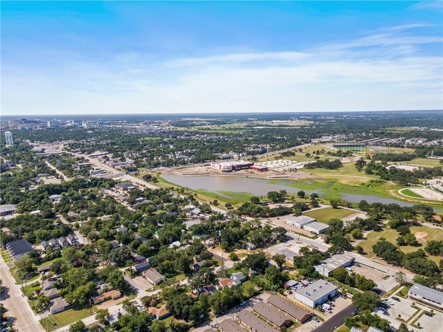 202 Bizzell Street, Bryan, TX 77801