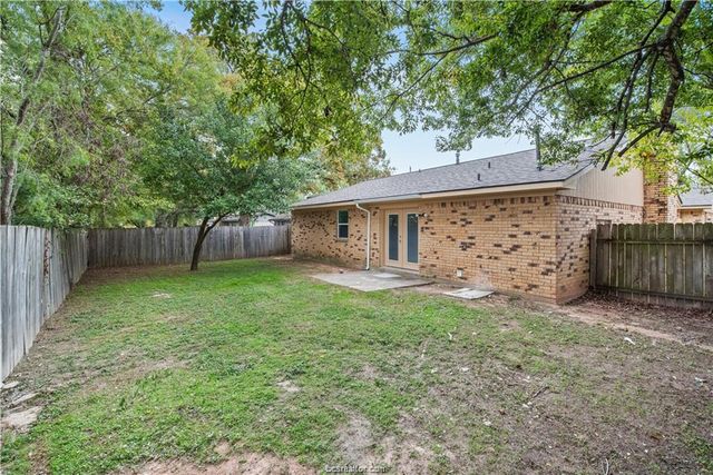 3101 Red Robin, Bryan, TX 77802