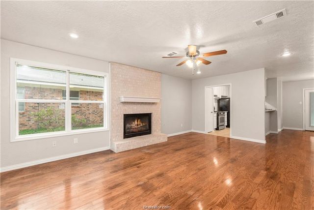 3101 Red Robin, Bryan, TX 77802