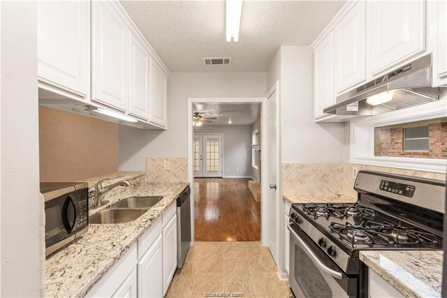 3101 Red Robin, Bryan, TX 77802