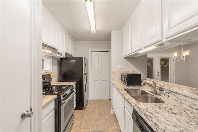 3101 Red Robin, Bryan, TX 77802