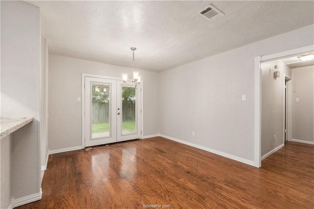 3101 Red Robin, Bryan, TX 77802