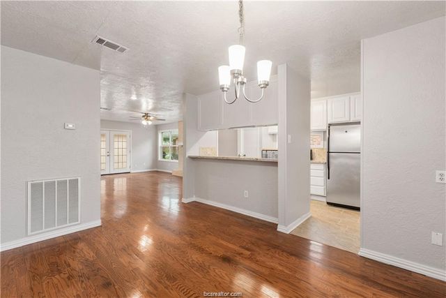 3101 Red Robin, Bryan, TX 77802