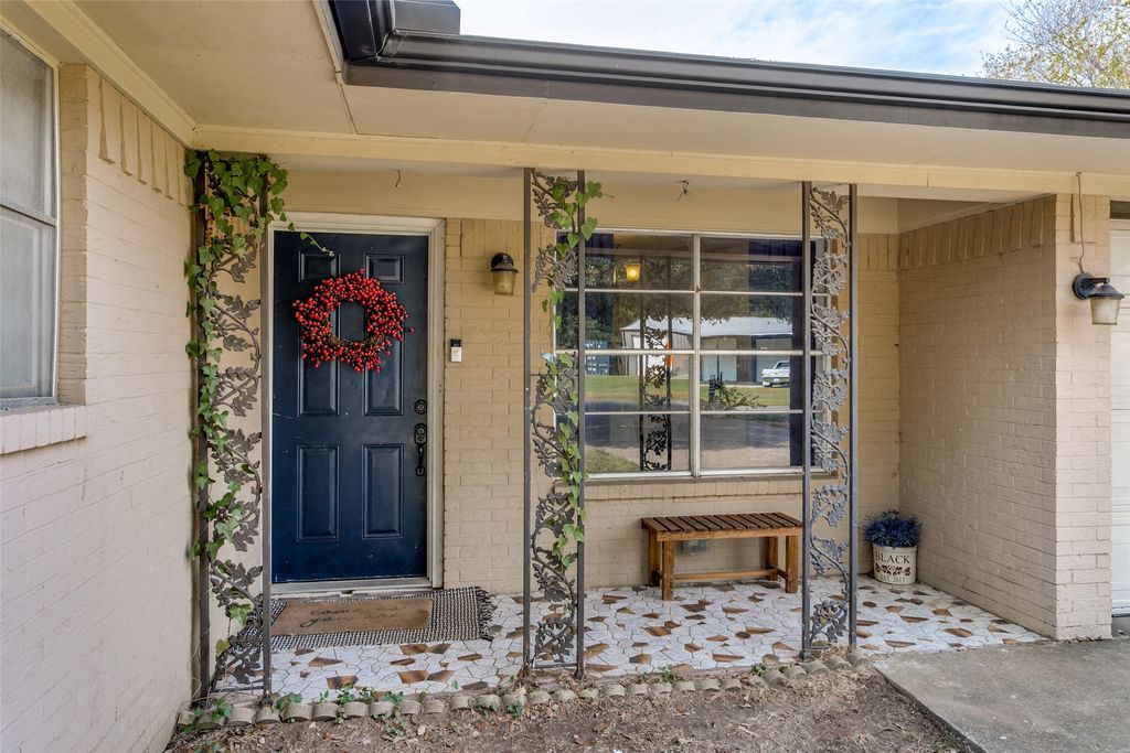 5474 Valley Drive, Fort Worth, TX 76140 — photo 3